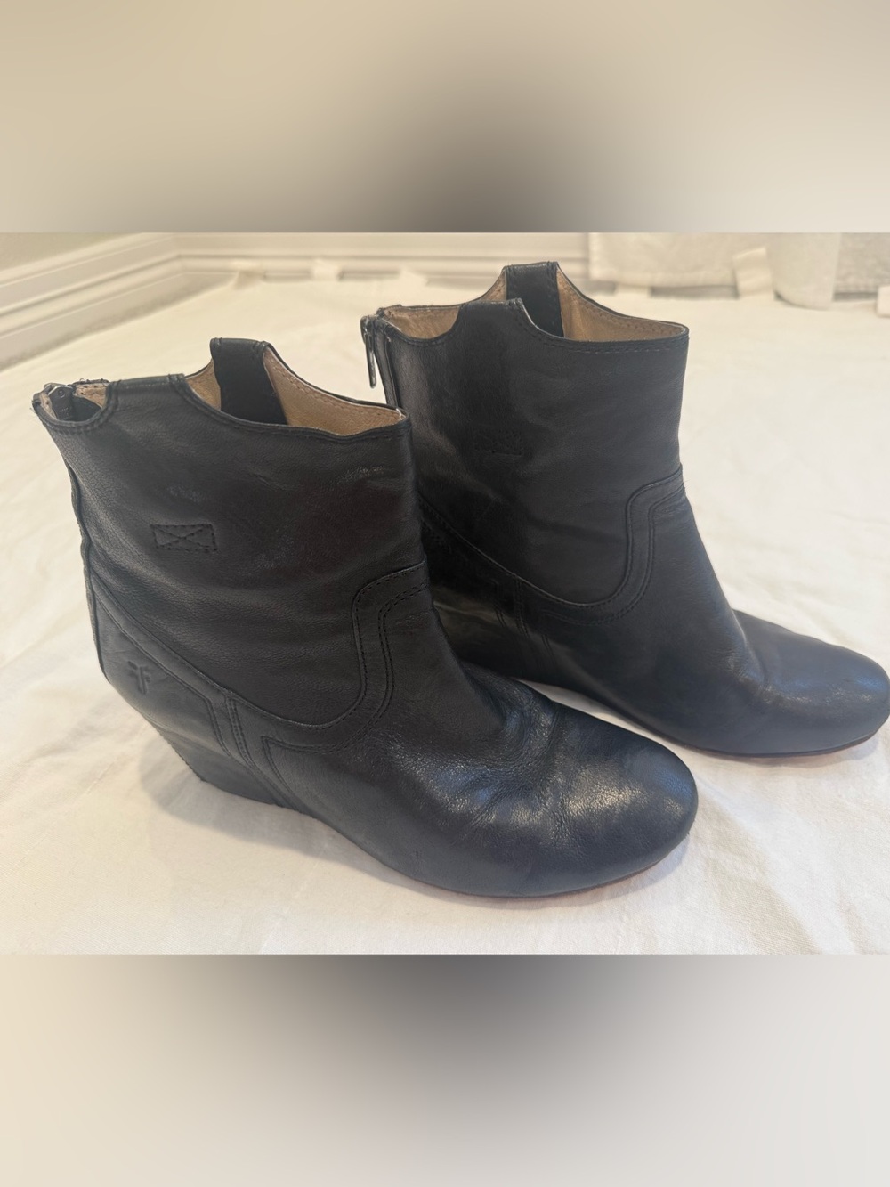 Frye Carson Wedge Bootie Black Leather Size 11M
